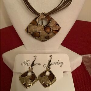 Geometric Gold and Brown Jewelry Set
